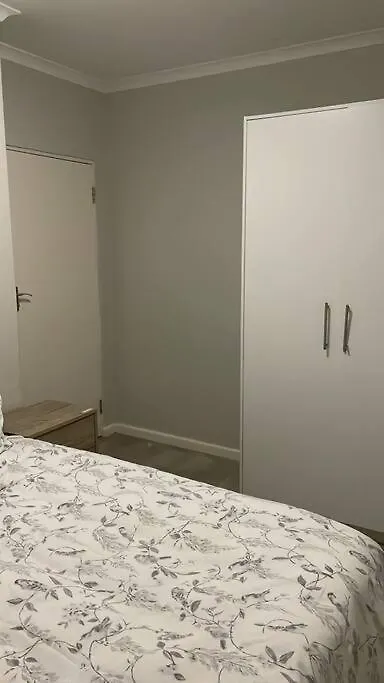 Modest Home In Cape Townの連絡先